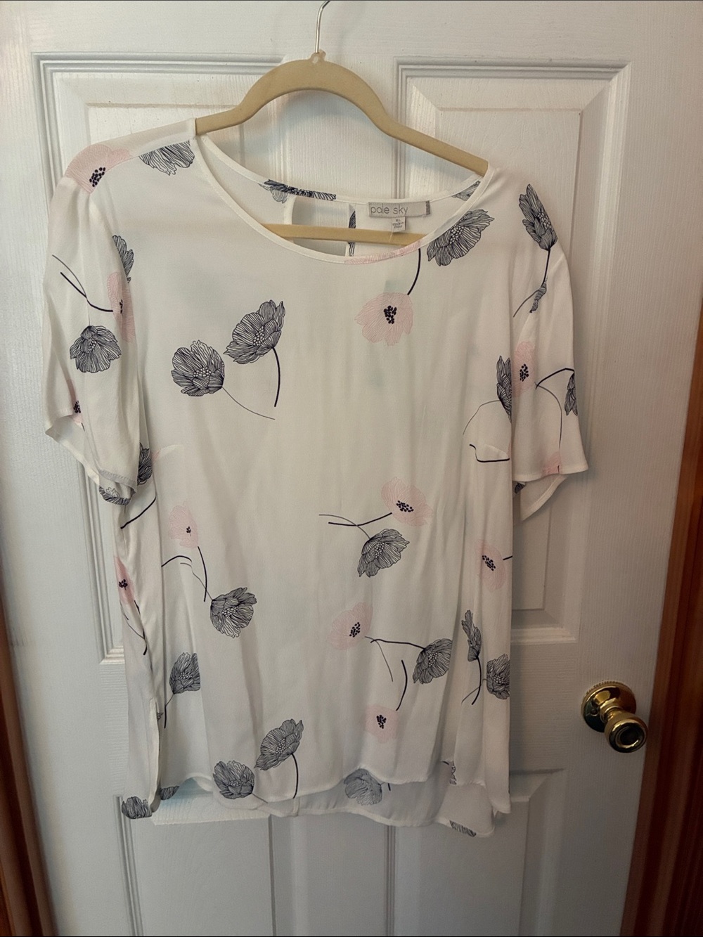 Pale Sky White Floral Short Sleeve Blouse - Pink & Gray Print